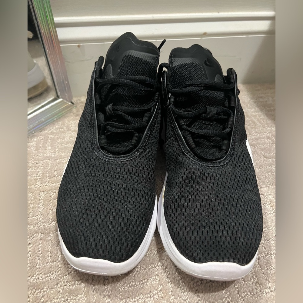 Nike air max motion 2. SIZE 9. Fairly worn. Fabric material.Good exercising shoe